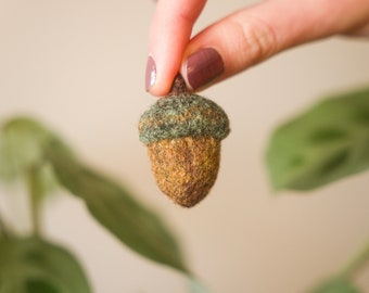 Acorn handmade needle felted wool brooch