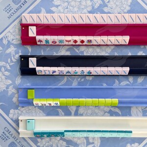 Periwinkle & Navy Blue Wooden Mahjong Racks with Magnetic Pushers - PreOrder Bild 3
