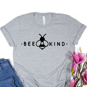 Chemise gentille abeille, chemise gentillesse, t-shirt soyez gentil, chemise soyez gentil, chemise soyez gentil, t-shirt gentillesse, t-shirt inspirant, chemise abeille, cadeau pour elle