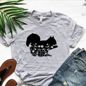Camiseta de ardilla con flores, camiseta de ardilla con flores, camiseta para amantes de los animales, camiseta de ardilla, regalo para amantes de las ardillas, camiseta de animales salvajes