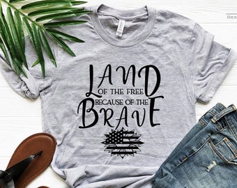 Camiseta "Tierra de los Libres por la Valentía", camiseta "Tierra de los Libres", camiseta del 4 de julio, camiseta de regalo del Día de la Independencia, camiseta del Día de los Caídos