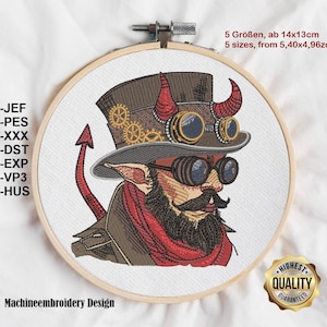 Könnte beinhalten: Maschinenstickerei-Design eines Steampunk-Charakters mit Zylinder, Brille und einem Teufels Schwanz. Das Design ist in fünf Größen erhältlich, von 13,7x12,6 cm bis 35,6x33 cm.
