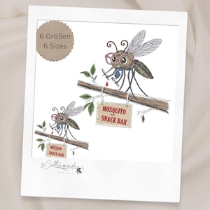 Può includere: Un ricamo raffigurante due zanzare con occhiali rosa e cravatte blu, appollaiate su un ramo con coltello e forchetta. Una zanzara regge un cartello con scritto Mosquito Snack Bar, l'altra un cartello con scritto Mücken Snack Bar.