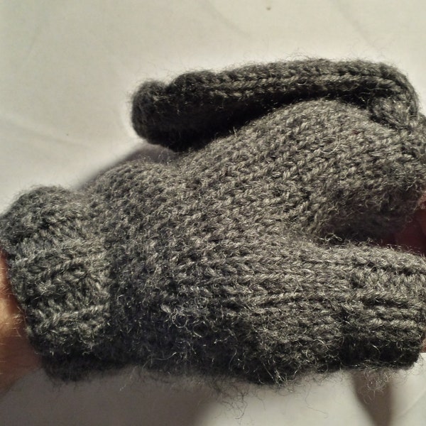 Flip-top Fingerless mitten pattern for men