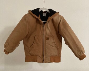 Distressed Carhartt hooded full zip insulated workwear jacket.  Size youth Small(8/10)
