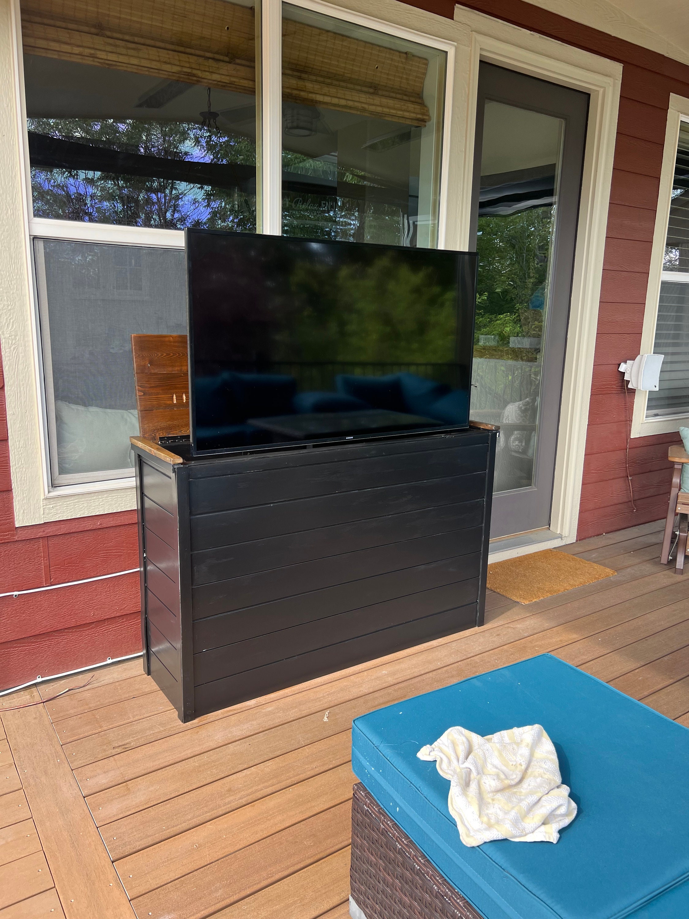 Woodworking Plans for Outdoor TV Console. DIY TV Lift Plan