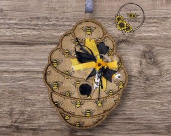 Beehive Wreath, Bee Wreath, Bee Door Hanger, Beehive Door Hanger