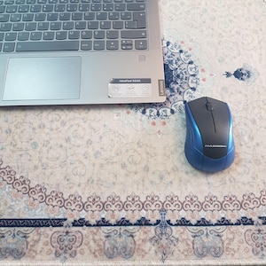 Musmatta med vintageorientalisk matta – Beige marinblå persisk matta skrivbordsunderlägg (50 x 70 cm)