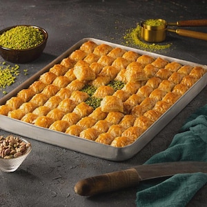 Antep Pistachio Turkish Baklava – 500g | Handmade Gourmet Dessert | Premium Middle Eastern Sweets Gift Box