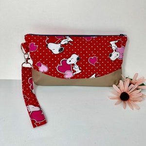 Snoopy and Woodstock hand sewn wristlet zippered handbag with detachable key fob handle red  Snoopy hearts fabric and faux leather vinyl