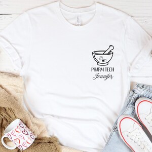 Gepersonaliseerde apothekershirt aangepast Pharm Tech-shirt afstudeercadeau studentshirt Rx Tech jas PharmD-shirt RPh Tee vijzel en stamper