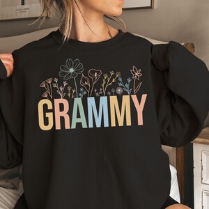 Grammy Sweatshirt  Crewneck Sweater for Baby Celebration, Cozy Gift for Mothers Day New Grandma Announcement, Heavy Blend