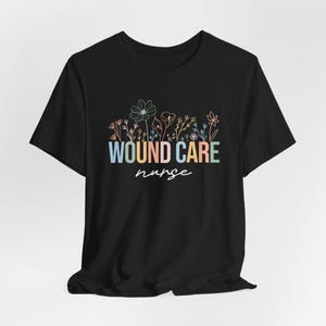 Camiseta para el cuidado de heridas: Camiseta de enfermera WOC, Camiseta de enfermería floral, imagen 6
