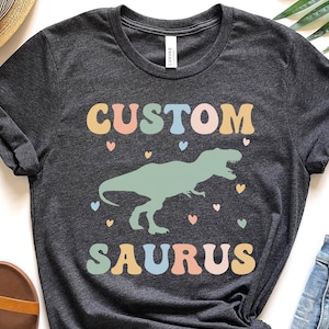 Camisa personalizada de dinossauro, camisa personalizada de dinossauro, camisa da família Saurus, camiseta Rex, nome, camisa de dinossauro, presente de dinossauro, camisa para adulto, amor de dinossauro
