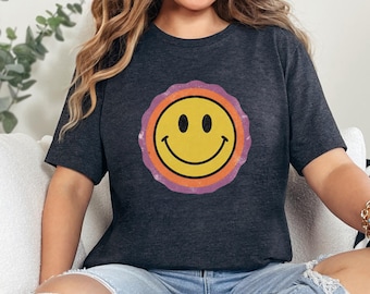 Retro Smiley Face T-Shirt: Emoji Happy Graphic Tee for Women