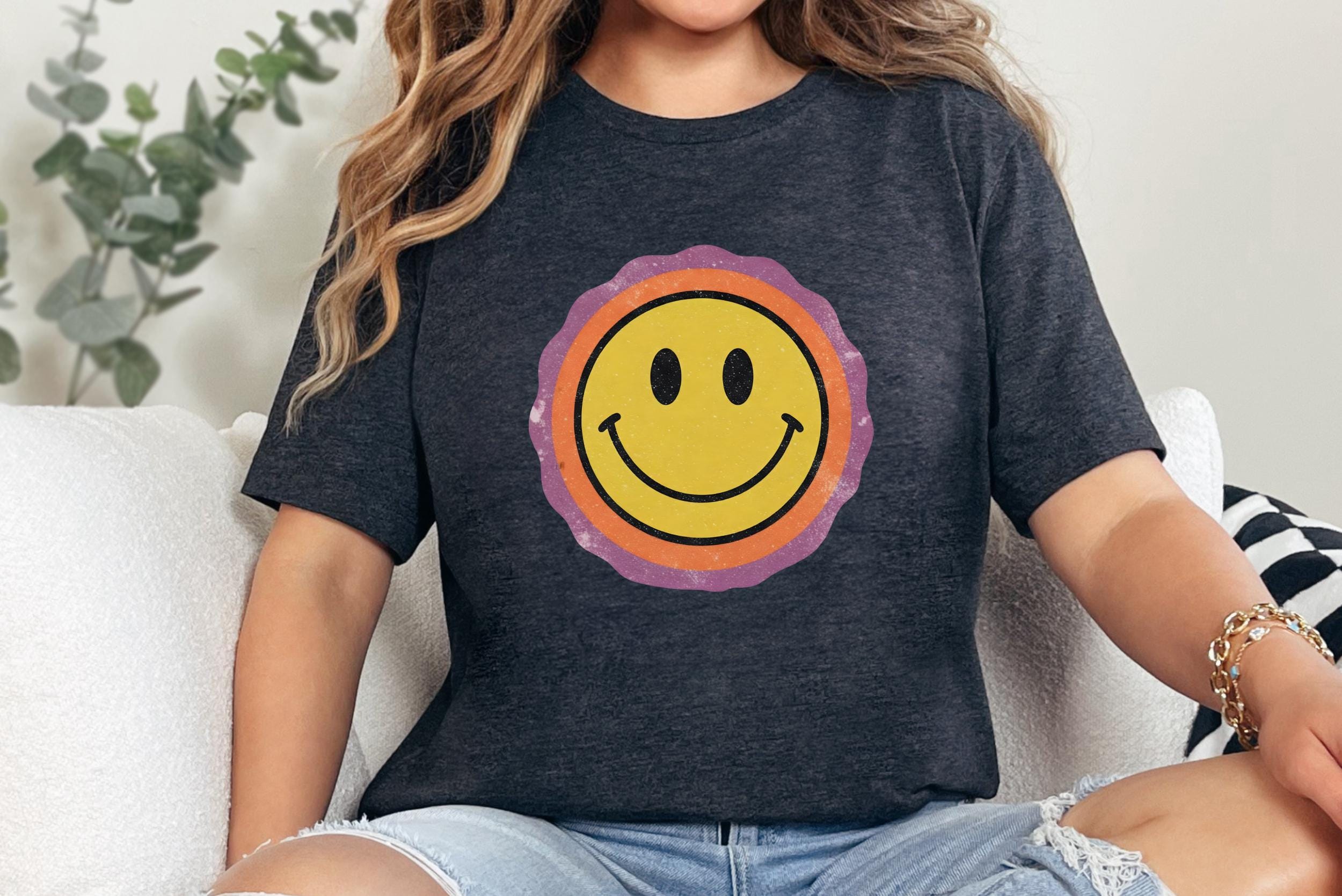 Retro Smiley Face T-shirt: Emoji Happy Graphic Tee for Women - Etsy