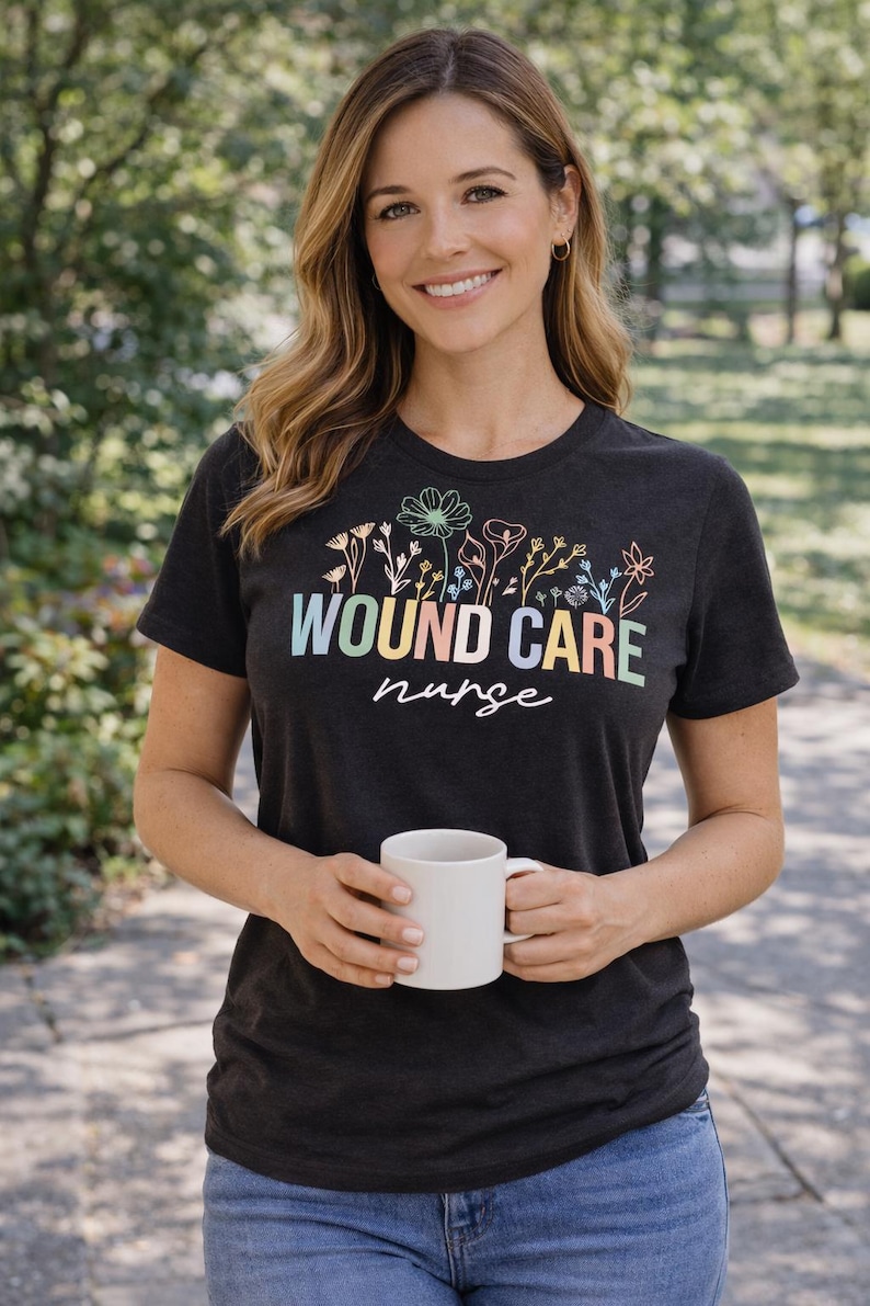 Camiseta para el cuidado de heridas: Camiseta de enfermera WOC, Camiseta de enfermería floral, imagen 5