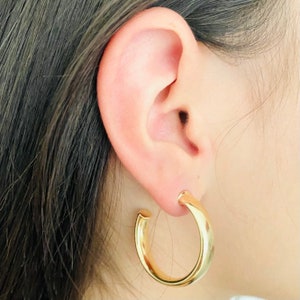 Kleine Gold Creolen, Chunky Open Creolen, 18k Gold Filled Dicke Creolen, einfache Gold Creolen, leichte Creolen, Filigrane Creolen