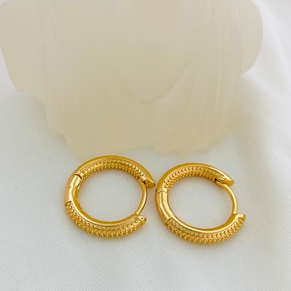 Small gold hoop clip on earrings clearance