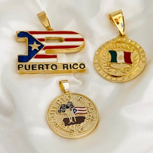 Puerto Rican Flag Coin Pendant: Patriotic Charm