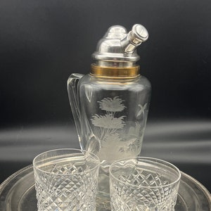 Vintage Large Cocktail Crystal Cocktail Shaker mit Silberplatte Top Geätzt Jagdszene und Griff