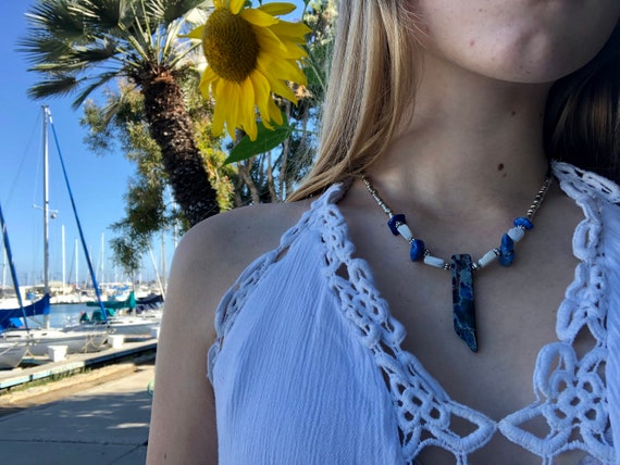 Native Treasure - 14 inch XX-SMALL Mens/Womens White Rose Clam Chips Puka Shell  Necklace Genuine Tropical Shell Necklace/Choker from the Philippines |  Amazon.com