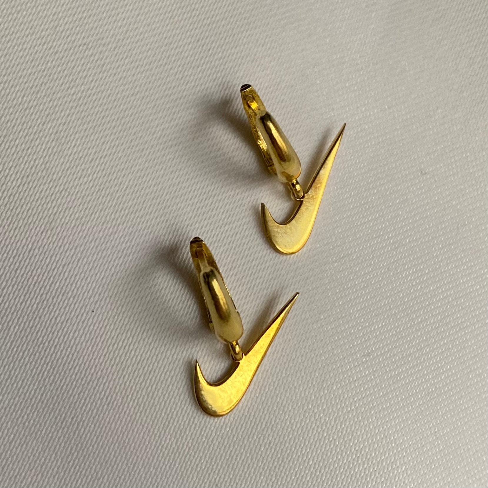 Bienes diversos Intenso mayoria Swoosh earrings - Etsy España