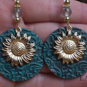 Ohrringe mit Patina blau türkis und goldgelber Sonnenblume / Boho Sommerlich Vintage Hippie Bohemian Strand Festival Bild 7