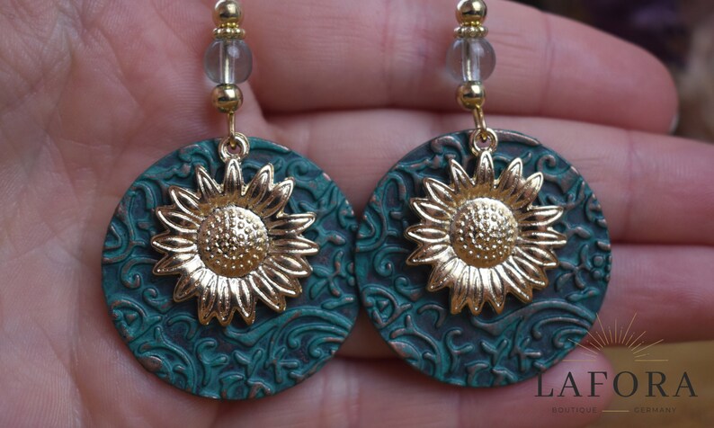 Ohrringe mit Patina blau türkis und goldgelber Sonnenblume / Boho Sommerlich Vintage Hippie Bohemian Strand Festival Bild 7