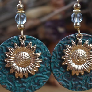 Ohrringe mit Patina blau türkis und goldgelber Sonnenblume / Boho Sommerlich Vintage Hippie Bohemian Strand Festival Bild 8