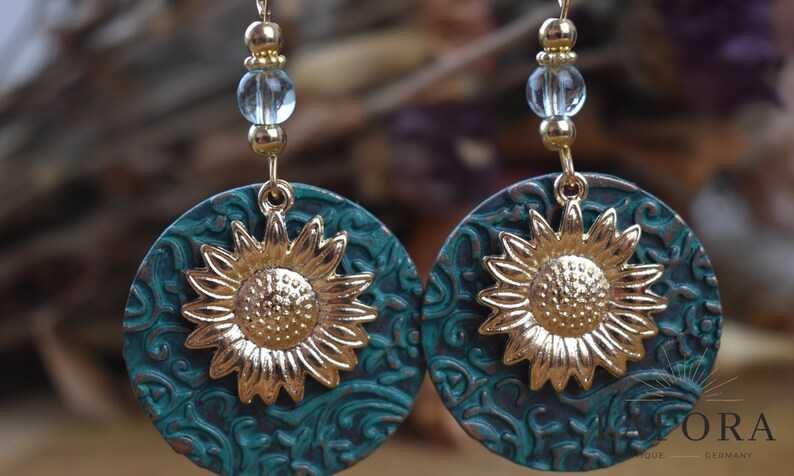 Ohrringe mit Patina blau türkis und goldgelber Sonnenblume / Boho Sommerlich Vintage Hippie Bohemian Strand Festival Bild 8