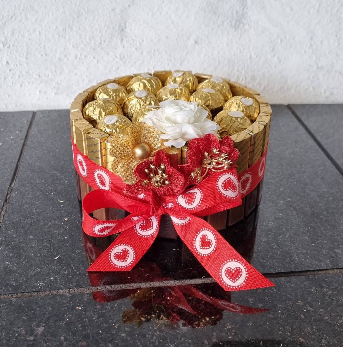 Pralinentorte, Torte, Geschenk, Hochzeitstag, Geburtstag, Valentinstag ... Pralinentorte, Torte, Geschenk, Hochzeitstag, Geburtstag, Valentinstag ...