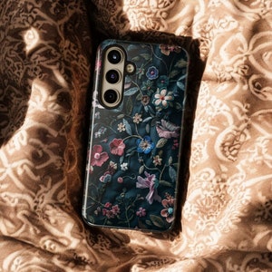Telefoonhoesje met donkere bloemen borduursel S24 S23 S22 S21 Plus Ultra, Cottagecore Galaxy S23 Ultra-hoesje, Galaxy S22 Ultra-hoesje