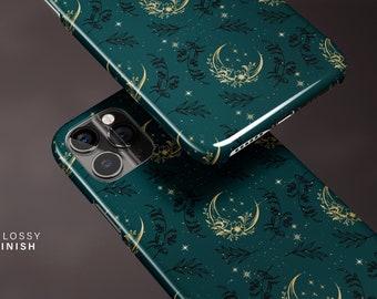 Könnte beinhalten: Tealfarbene Handyhülle mit glänzendem Finish und Himmelsdesign. Das Muster zeigt goldene Halbmonde, Sterne und florale Elemente. Die Handyhülle ist für ein Smartphone konzipiert.