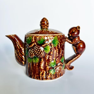 Vintage Ceramic Squirrel Teapot Tree Bark Pine Cone Woodland Kitchen Decor