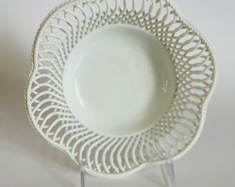 White Vintage Porcelain Lattice Bowl