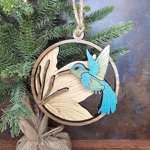 Painted Hummingbird Ornament, Layered Wood Christmas Decoration, Bird Ornament for Tree, Wildlife Gift for Nature Lovers, Rustic Animal Art