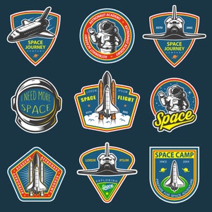 Astronaut Aufkleber Vintage Illustration SVG Bundle Weltraum Elemente Set Kosmos Abzeichen Universum Embleme Rakete Schiff Logos und Etiketten