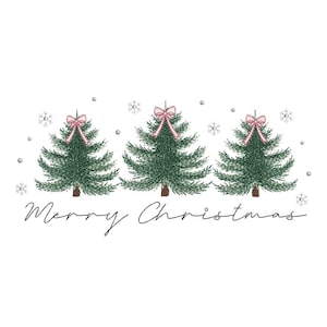 Könnte beinhalten: Drei grüne Weihnachtsbäume mit rosa Schleifen und weißen Schneeflocken auf weißem Hintergrund. Der Text "Merry Christmas" steht unter den Bäumen.