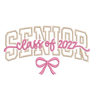 Può includere: Un design con la parola "SENIOR" in lettere maiuscole beige e "class of 2022" in corsivo rosa. Un fiocco rosa in basso. Il design è probabilmente per una laurea.