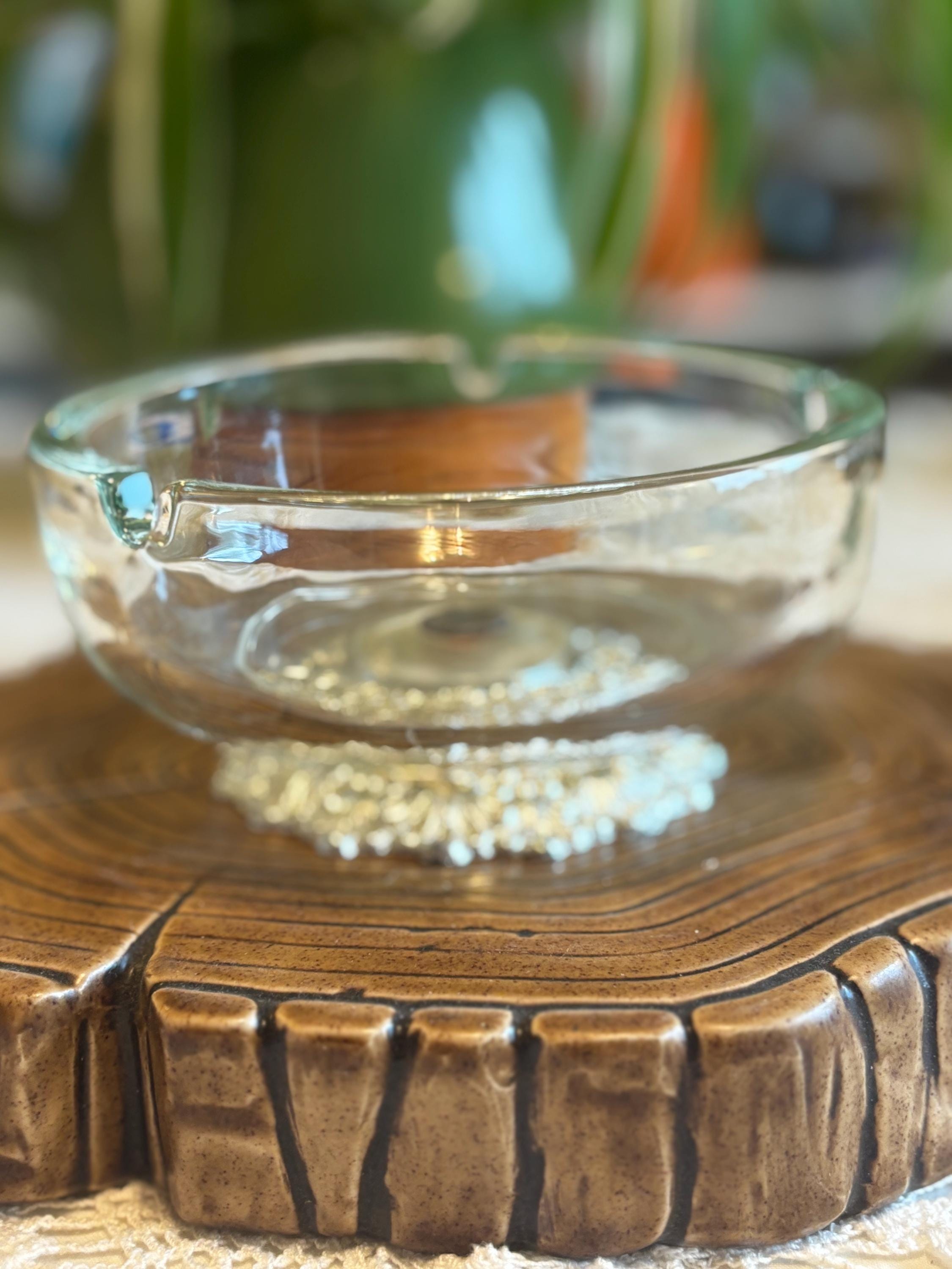 ヴィンテージの重厚なガラス製灰皿、シルバーの台座付き | 刻印2578