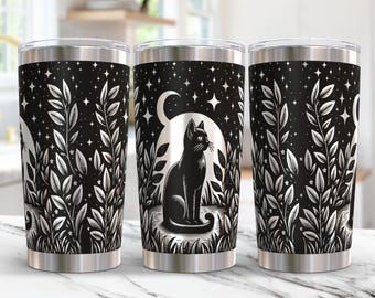 Puede incluir: Tres vasos de acero inoxidable con un diseño en blanco y negro que presenta un gato sentado frente a una luna creciente y estrellas. El diseño está rodeado de hojas y enredaderas.