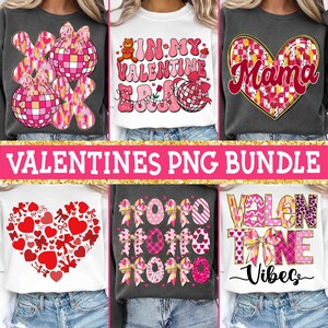 K&ouml;nnte beinhalten: Eine Auswahl an Sweatshirts zum Valentinstag. Designs beinhalten Herzen, Schleifen und die Schriftz&uuml;ge "XOXO", "In My Valentine Era" und "Mama". Das Bild enth&auml;lt auch den Text "VALENTINES PNG BUNDLE".