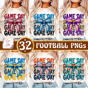 Op de afbeelding: Een set van 32 digitale sublimatiedesigns met een voetbalthema, met een strik met voetballen en de tekst "Game Day". De ontwerpen zijn in verschillende kleuren, waaronder blauw, rood, paars, oranje en turquoise.