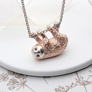 Sterlingzilver en 18 kt roségouden vermeil luiaardketting