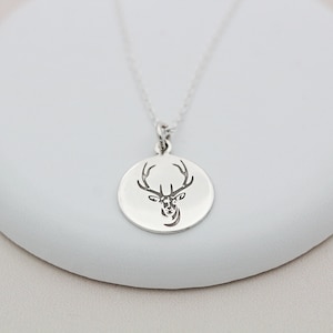 Collier tête de cerf gravée en argent sterling