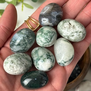 Moss Agate Tumbled Stone: Healing Crystal, Heart Chakra