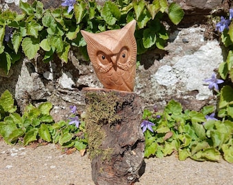 Beautifully hand carved Owl on stand made and finished to a amazingly high standard with a 20cm Wingspan