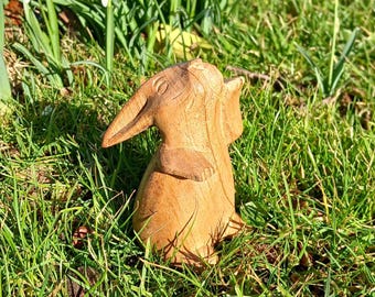 Söt individuellt handgjord träkanin snidad och polerad till en högkvalitativ finish (8 cm)