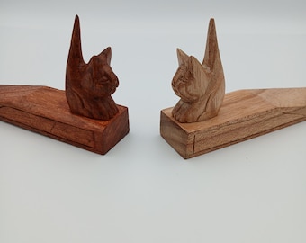 Handmade hardwood Door wedge with a cute carved Cat sitting on top available in 2 colours. (17x6cm)